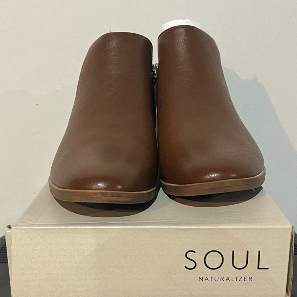 SOUL Naturalizer Classic Brown Ankle Boots